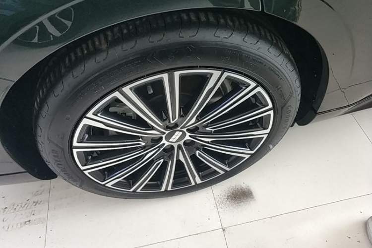 Used Geely Galaxy 8 2025 130km EM-P Starship Edition Right Rear Wheel Hub