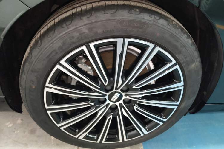Used Geely Galaxy 8 2025 130km EM-P Starship Edition Right Rear Wheel Hub