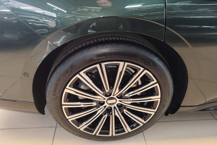 Used Geely Galaxy 8 2025 130km EM-P Starship Edition Right Rear Wheel Hub