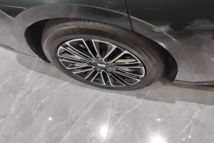 Used Geely Galaxy 8 2025 130km EM-i Deluxe Edition Right Rear Wheel Hub