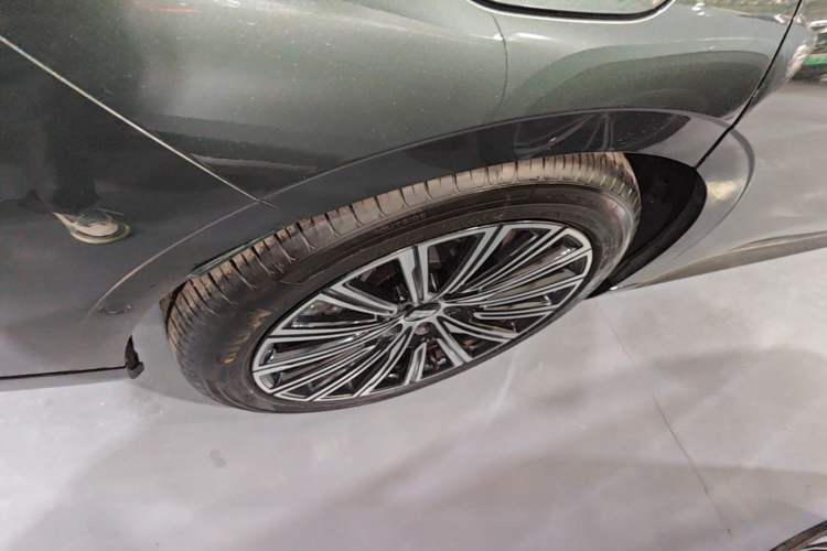 Used Geely Galaxy 8 2025 130km EM-i Flagship Edition Right Rear Wheel Hub