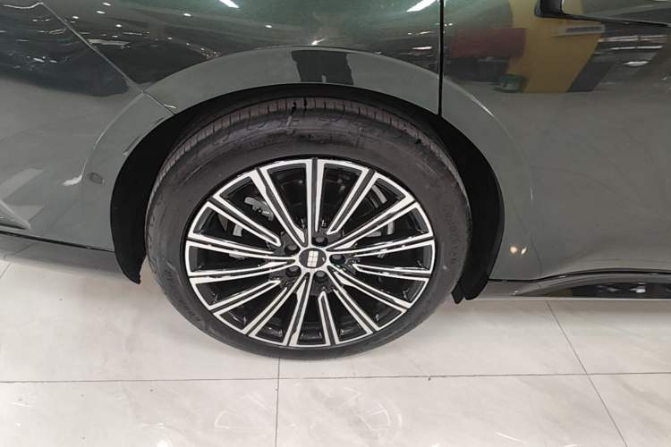 Used Geely Galaxy 8 2025 130km EM-P Starship Edition Right Rear Wheel Hub