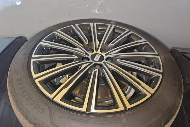 Used Geely Galaxy 8 2025 130km EM-P Starship Edition Right Rear Wheel Hub