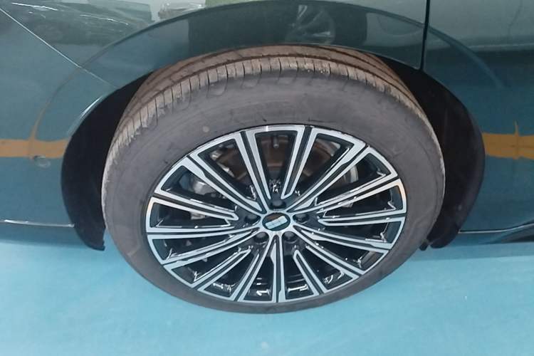 Used Geely Galaxy 8 2025 130km EM-P Starship Edition Right Rear Wheel Hub
