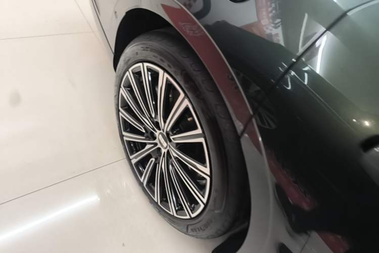 Used Geely Galaxy 8 2025 130km EM-P Starship Edition Right Rear Wheel Hub