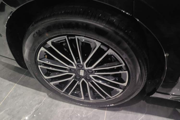 Used Geely Galaxy 8 2025 130km EM-i Deluxe Edition Right Rear Wheel Hub