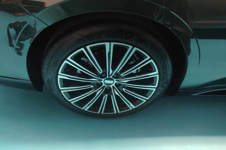 Used Geely Galaxy 8 2025 130km EM-P Starship Edition Right Rear Wheel Hub