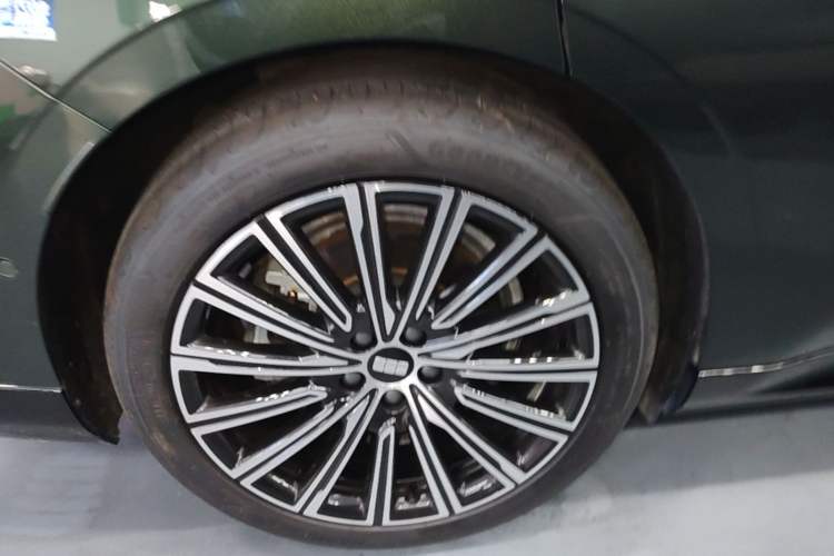 Used Geely Galaxy 8 2025 130km EM-P Starship Edition Right Rear Wheel Hub
