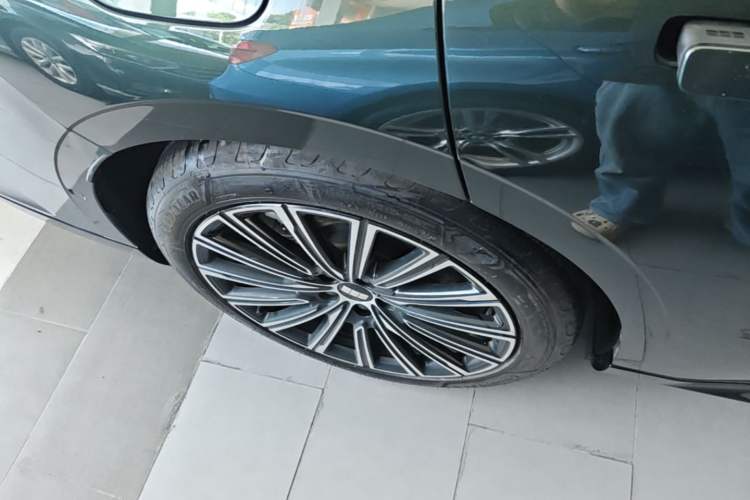 Used Geely Galaxy 8 2025 130km EM-P Starship Edition Right Rear Wheel Hub