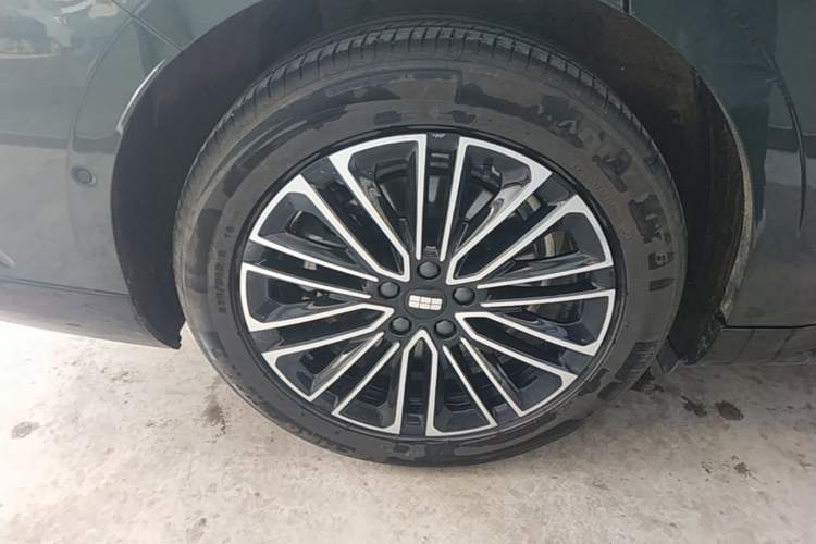 Used Geely Galaxy 8 2025 130km EM-i Prestige Edition Right Rear Wheel Hub
