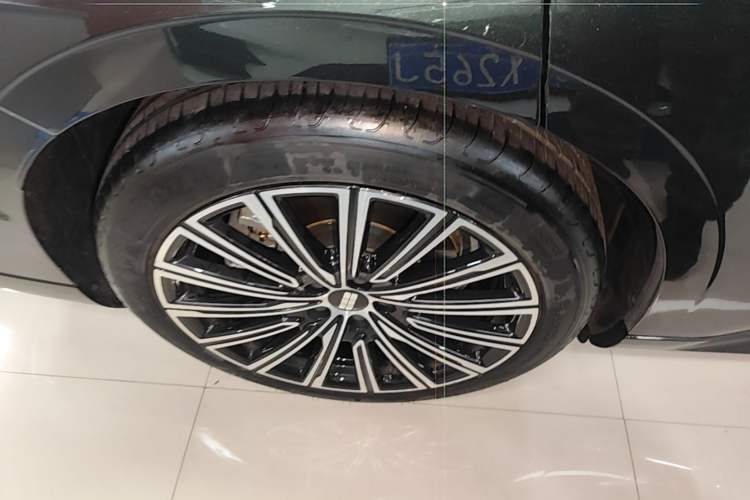 Used Geely Galaxy 8 2025 130km EM-P Starship Edition Right Rear Wheel Hub