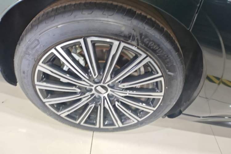Used Geely Galaxy 8 2025 130km EM-P Starship Edition Right Rear Wheel Hub