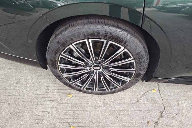 Used Geely Galaxy 8 2025 130km EM-P Starship Edition Right Rear Wheel Hub
