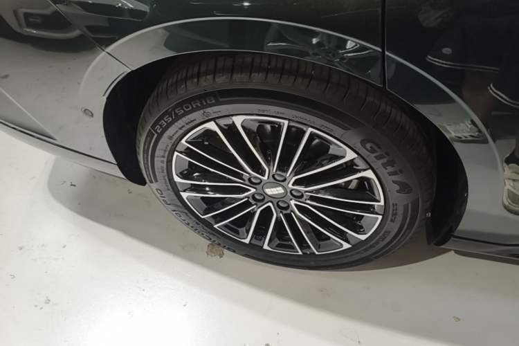 Used Geely Galaxy 8 2025 130km EM-i Deluxe Edition Right Rear Wheel Hub