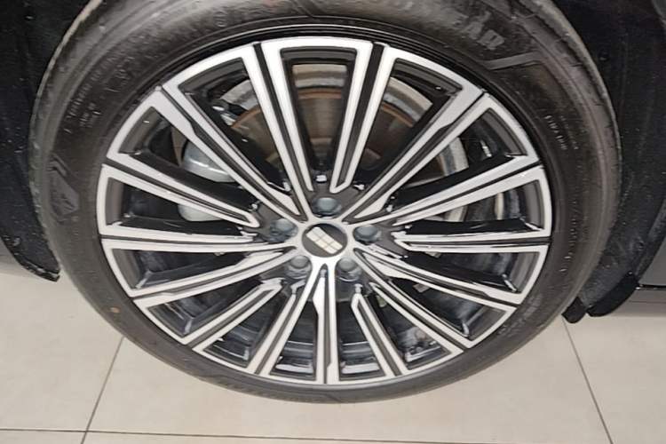 Used Geely Galaxy 8 2025 130km EM-P Starship Edition Right Rear Wheel Hub