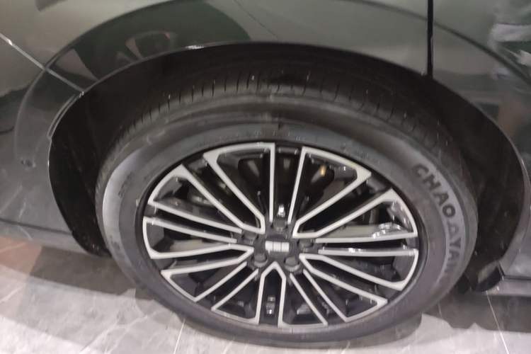 Used Geely Galaxy 8 2025 130km EM-i Deluxe Edition Right Rear Wheel Hub