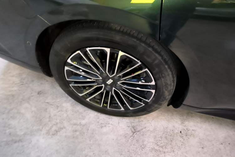 Used Geely Galaxy 8 2025 130km EM-i Deluxe Edition Right Rear Wheel Hub