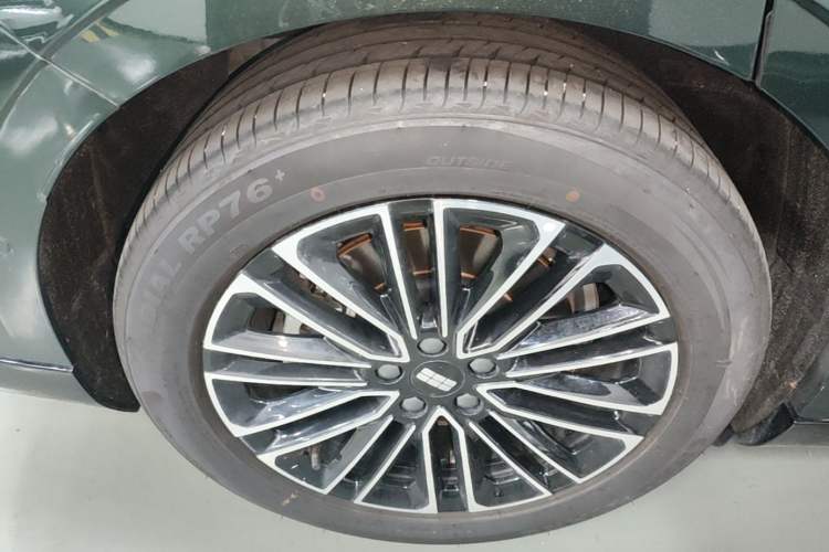 Used Geely Galaxy 8 2025 130km EM-i Deluxe Edition Right Rear Wheel Hub