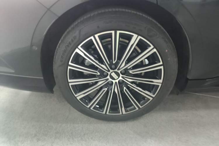 Used Geely Galaxy 8 2025 130km EM-P Starship Edition Right Rear Wheel Hub