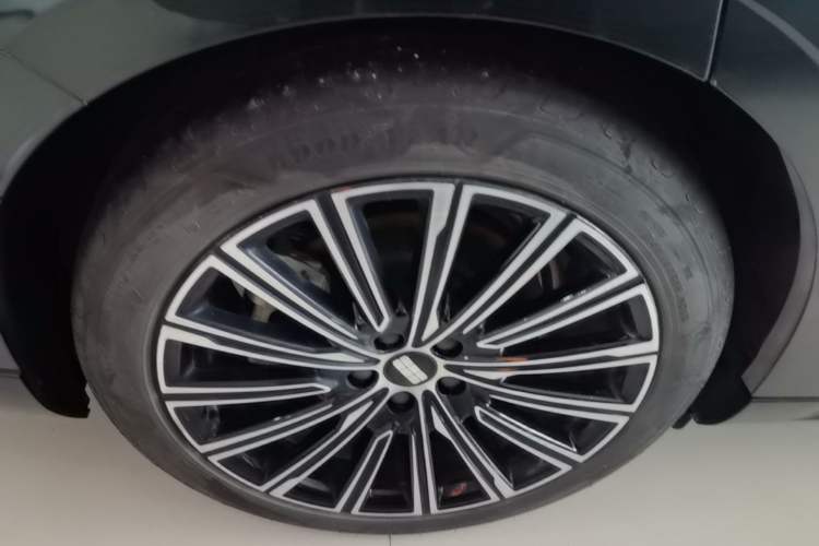 Used Geely Galaxy 8 2025 130km EM-P Starship Edition Right Rear Wheel Hub