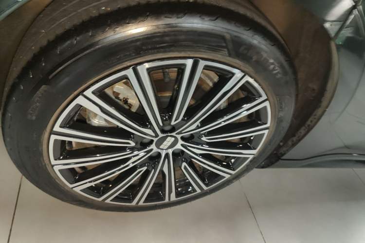 Used Geely Galaxy 8 2025 130km EM-P Starship Edition Right Rear Wheel Hub