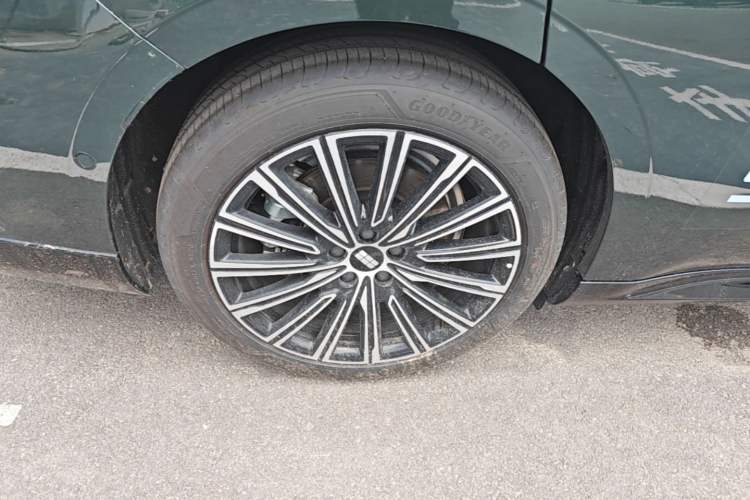 Used Geely Galaxy 8 2025 130km EM-P Starship Edition Right Rear Wheel Hub