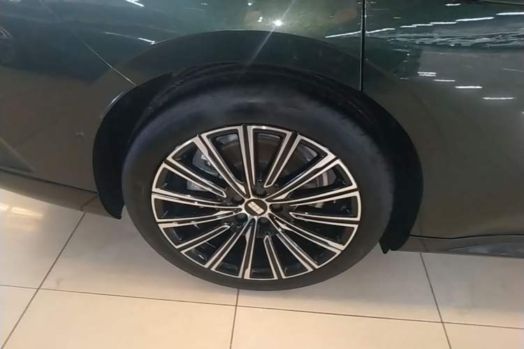 Used Geely Galaxy 8 2025 130km EM-P Starship Edition Right Rear Wheel Hub