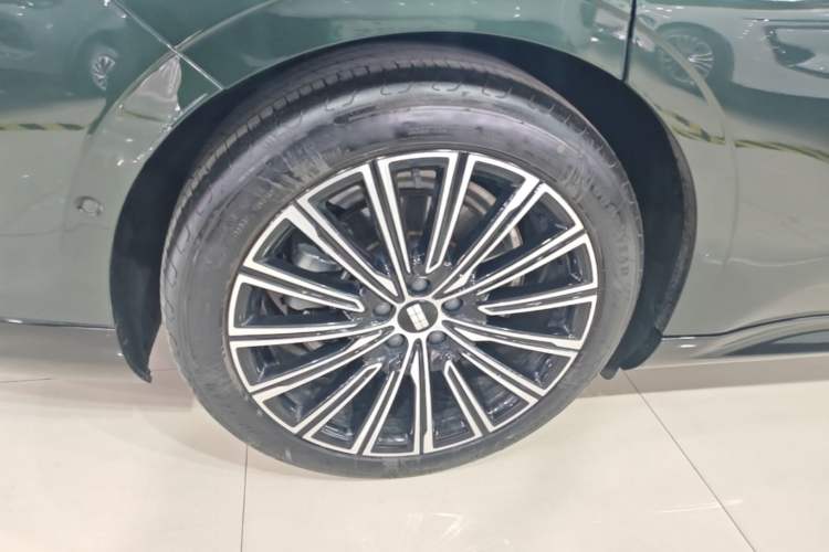 Used Geely Galaxy 8 2025 130km EM-P Starship Edition Right Rear Wheel Hub