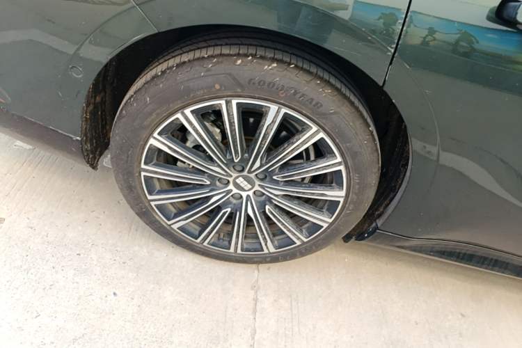 Used Geely Galaxy 8 2025 130km EM-P Starship Edition Right Rear Wheel Hub