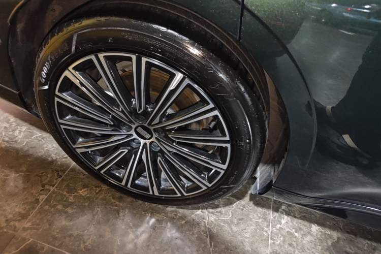 Used Geely Galaxy 8 2025 130km EM-P Starship Edition Right Rear Wheel Hub