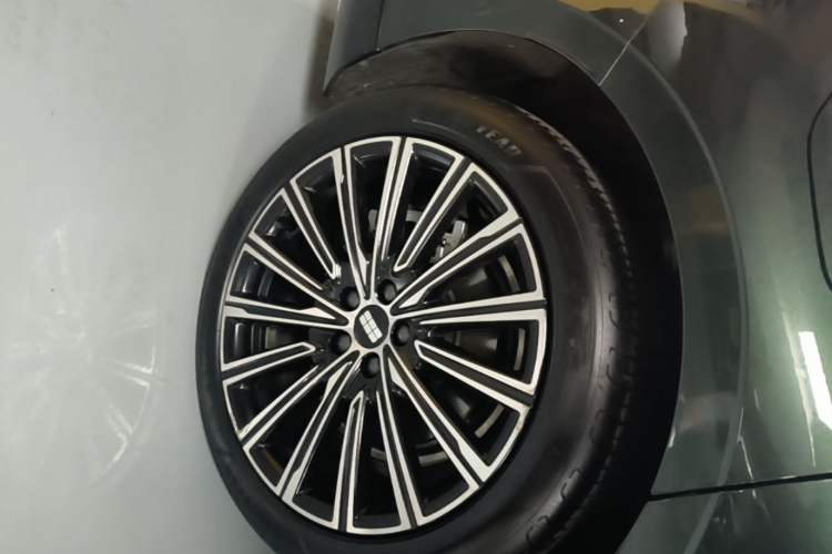 Used Geely Galaxy 8 2025 130km EM-P Starship Edition Right Rear Wheel Hub