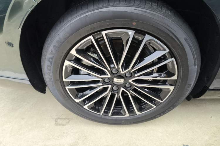 Used Geely Galaxy 8 2025 130km EM-i Deluxe Edition Right Rear Wheel Hub