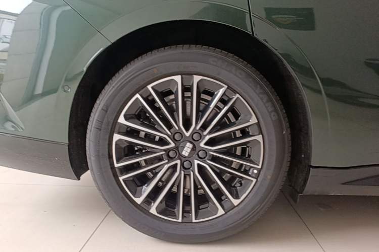 Used Geely Galaxy 8 2025 130km EM-i Prestige Edition Right Rear Wheel Hub