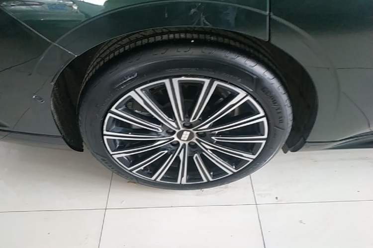 Used Geely Galaxy 8 2025 130km EM-P Starship Edition Right Rear Wheel Hub