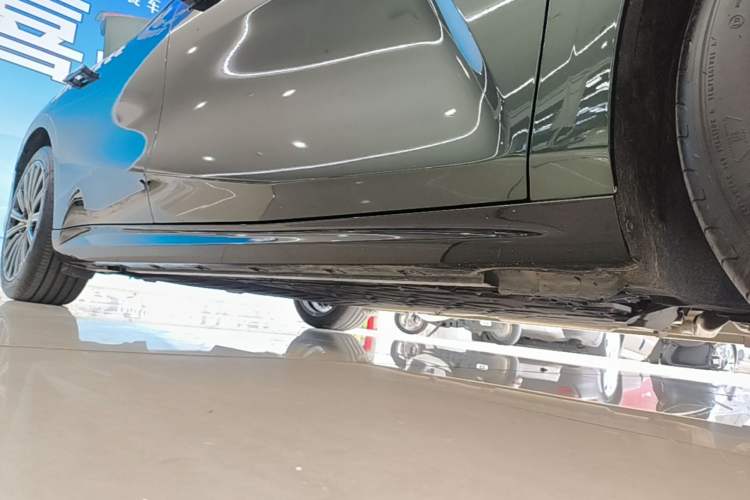 Used Geely Galaxy 8 2025 130km EM-P Starship Edition Right Side Sill