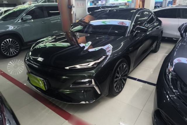 Used Geely Galaxy 8 2025 130km EM-P Starship Edition