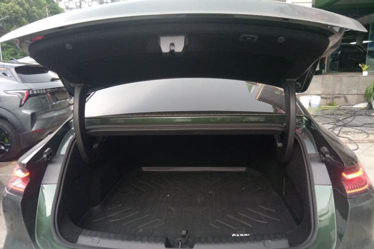 Used Geely Galaxy 8 2025 130km EM-i Flagship Edition Trunk
