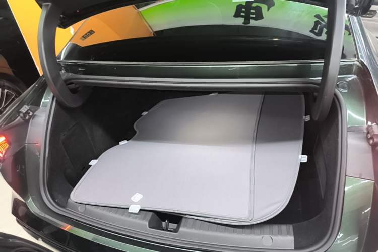 Used Geely Galaxy 8 2025 130km EM-P Starship Edition Trunk