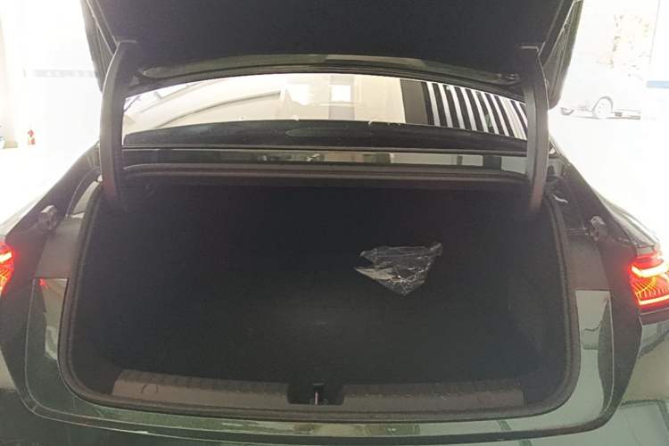 Used Geely Galaxy 8 2025 130km EM-P Starship Edition Trunk