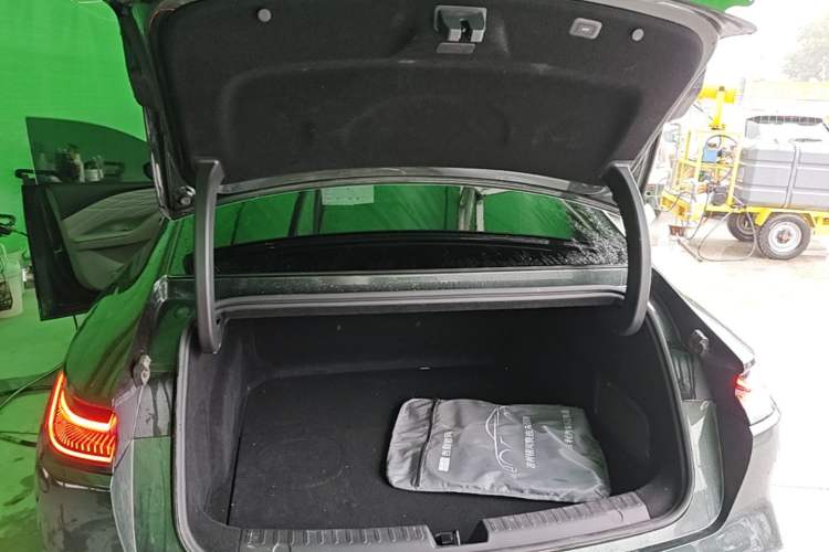 Used Geely Galaxy 8 2025 130km EM-P Starship Edition Trunk