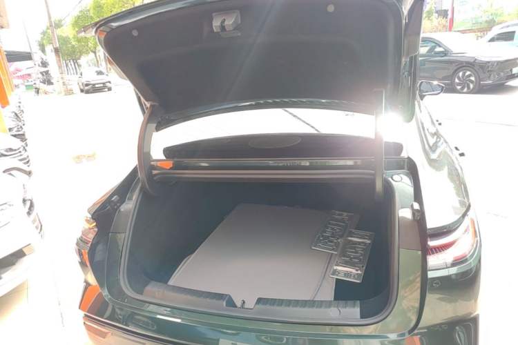 Used Geely Galaxy 8 2025 130km EM-i Prestige Edition Trunk