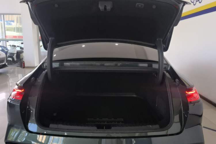 Used Geely Galaxy 8 2025 130km EM-i Flagship Edition Trunk