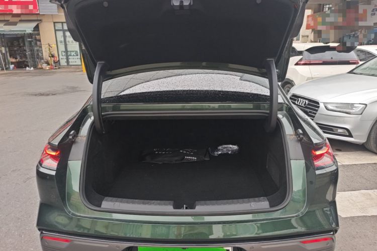 Used Geely Galaxy 8 2025 130km EM-i Prestige Edition Trunk