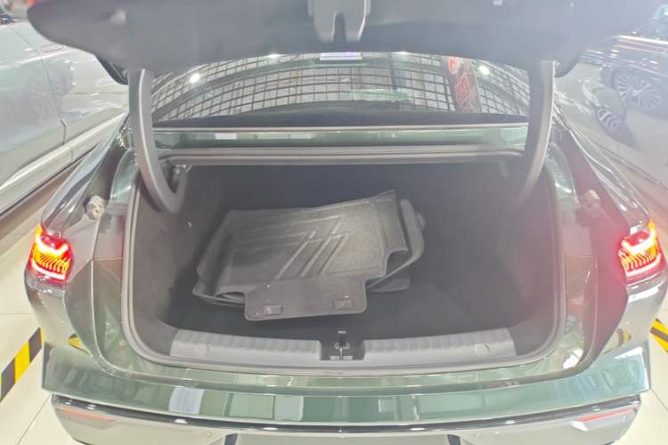 Used Geely Galaxy 8 2025 130km EM-P Starship Edition Trunk