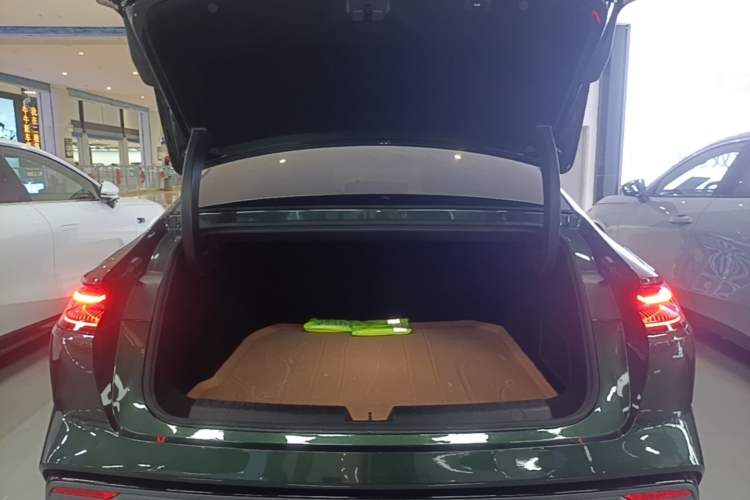 Used Geely Galaxy 8 2025 130km EM-P Starship Edition Trunk