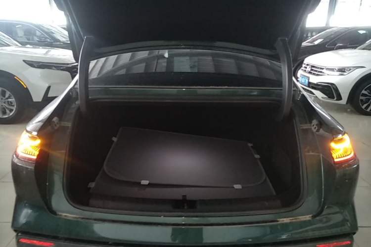 Used Geely Galaxy 8 2025 130km EM-P Starship Edition Trunk