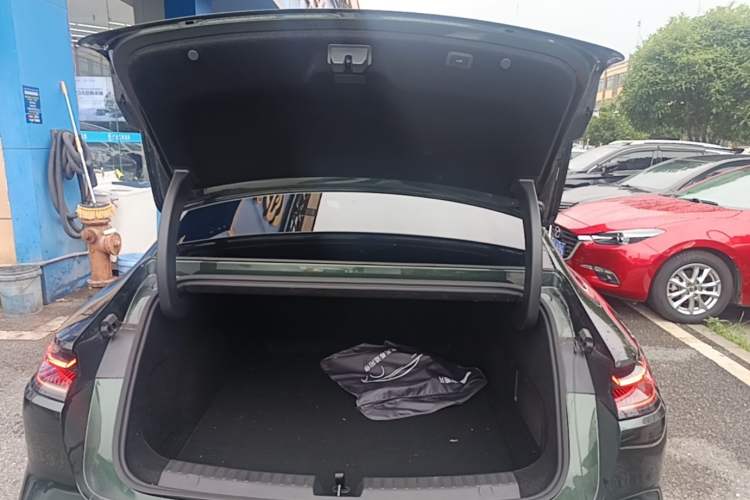 Used Geely Galaxy 8 2025 130km EM-i Flagship Edition Trunk