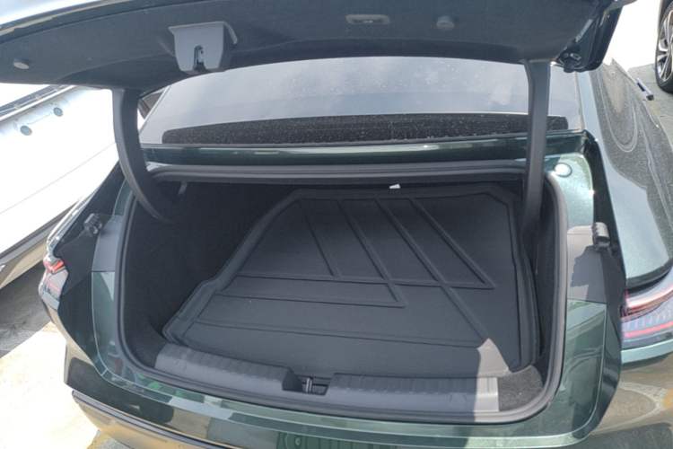 Used Geely Galaxy 8 2025 130km EM-P Starship Edition Trunk
