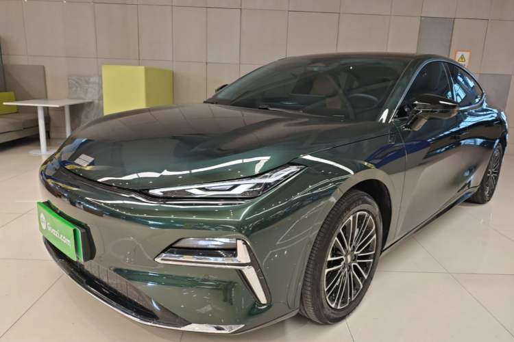 Geely Galaxy 8 2025 130km EM-i Deluxe Edition
