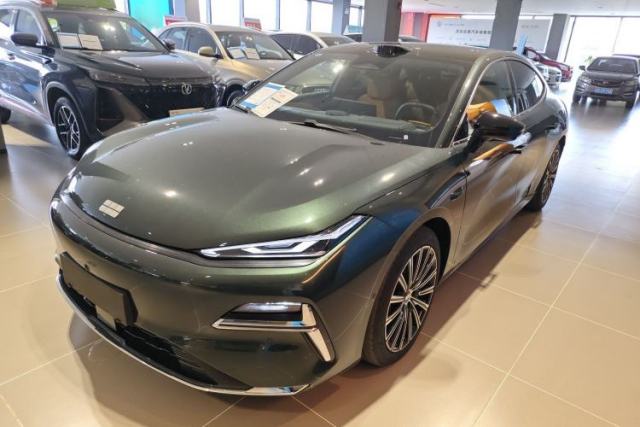 Used Geely Galaxy 8 2025 130km EM-P Starship Edition